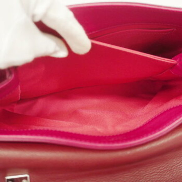 Louis Vuitton Taurillon Lock Me Shoulder Bag - Picture 4 of 11